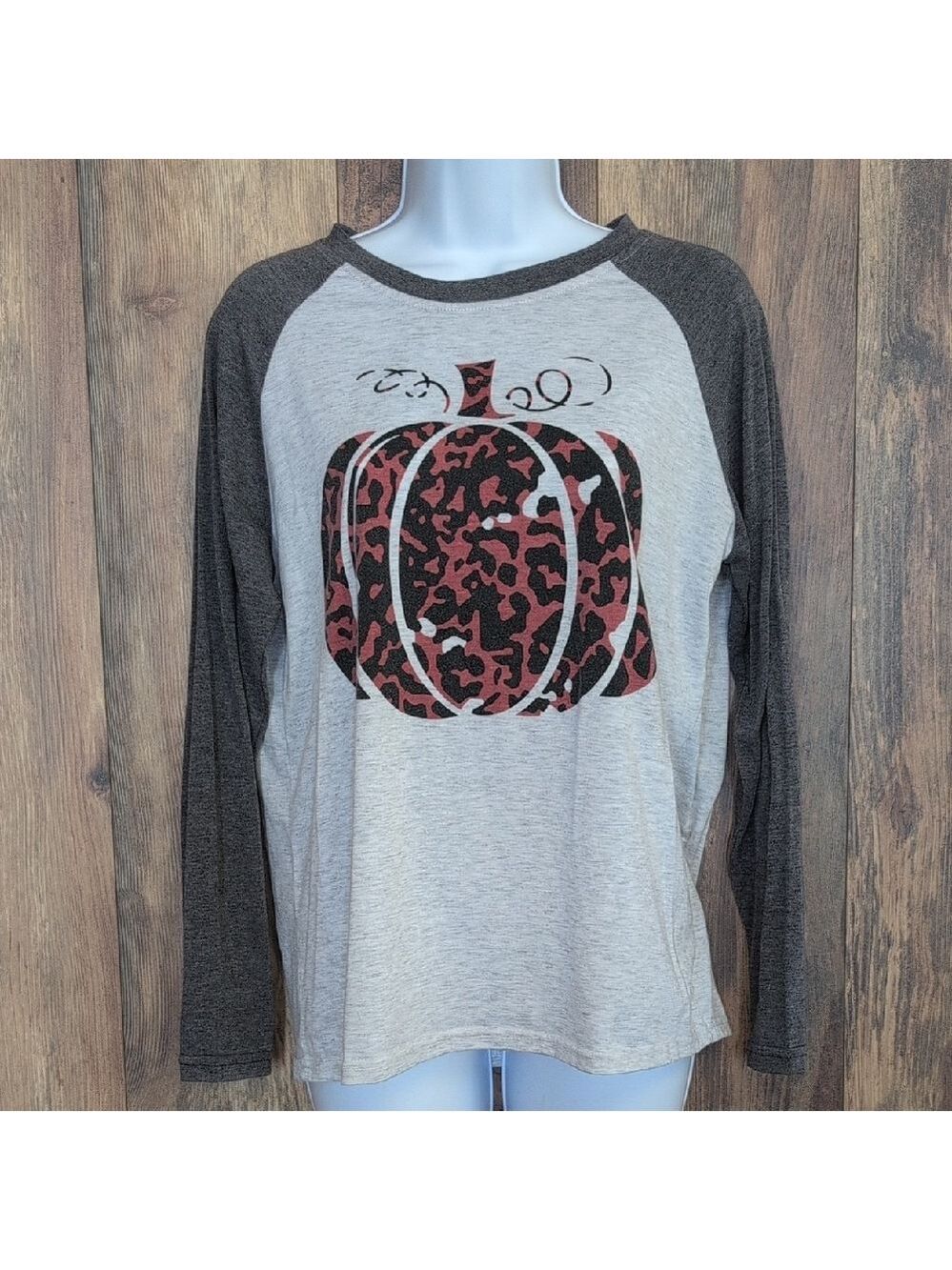 Long Sleeve Women's Top with Pumpkin Design Tee S                     R100